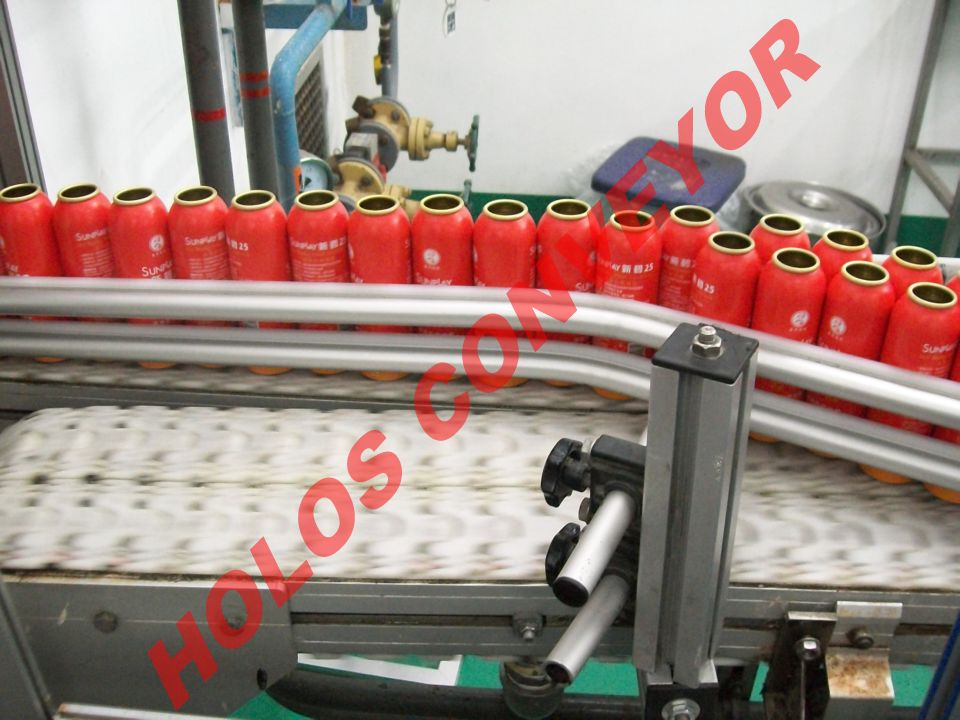 　　從國內(nèi)的實際應(yīng)用情況來看，皮帶輸送機的絞車拉緊和液壓拉緊可以實現(xiàn)自動控制并且拉緊力可以調(diào)節(jié)，重錘拉緊裝置有著較高的安全可靠性。隨著工業(yè)和技術(shù)的發(fā)展，并且有著長距離、大運量、高帶速特征的大型皮帶輸送機已經(jīng)成為發(fā)展主流，由此對拉緊裝置提出了更高的要求，傳統(tǒng)的拉緊裝置逐漸顯示出其缺點，技術(shù)人員已將對拉緊裝置的研究方向逐步轉(zhuǎn)入到自動拉緊領(lǐng)域。如中礦業(yè)大學(xué)開發(fā)的YZL系列皮帶輸送機液壓絞車式自動拉緊裝置，它能根據(jù)帶式輸送機起動加速階段和平穩(wěn)運行階段對輸送帶拉力的不同要求，提供相應(yīng)的輸送帶拉力，并且在輸送帶拉力發(fā)生變化時準確監(jiān)測并且及時的自動調(diào)整。